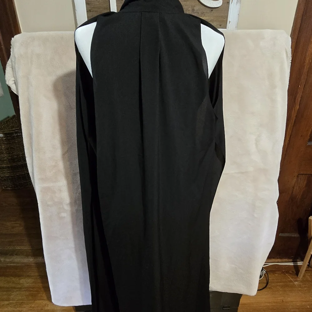 Elegant Black Maxi Dress - Picture 3 of 11